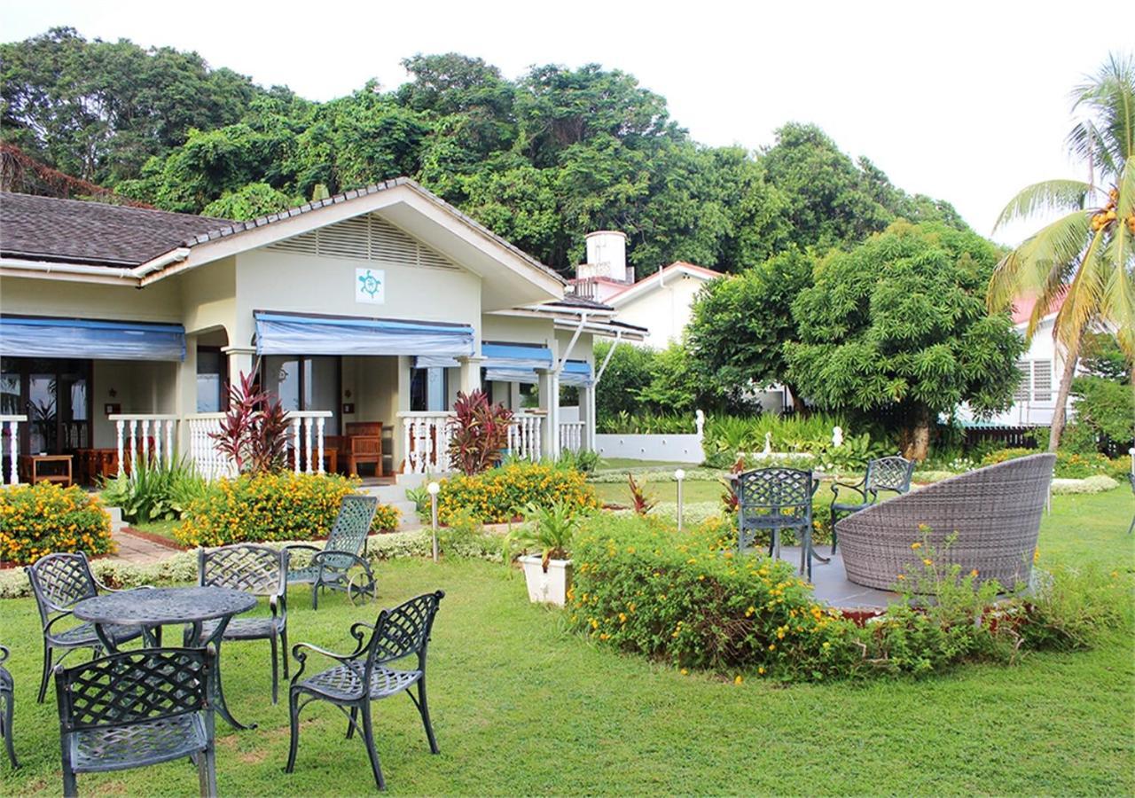 Le Relax Hotel And Restaurant Anse Royale Exterior photo